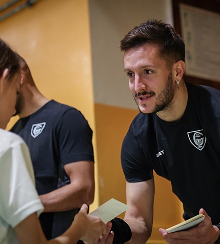 Piłkarze z odwiedzinami w SP 33 [GALERIA]