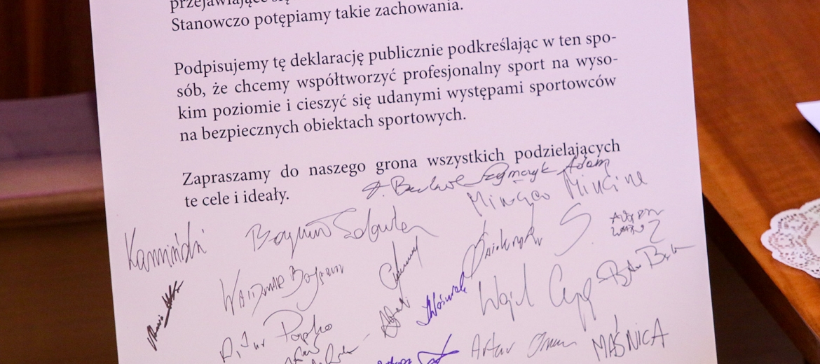 Prezydent Katowic i radni podpisali deklarację "Stop agresji w świecie sportu"